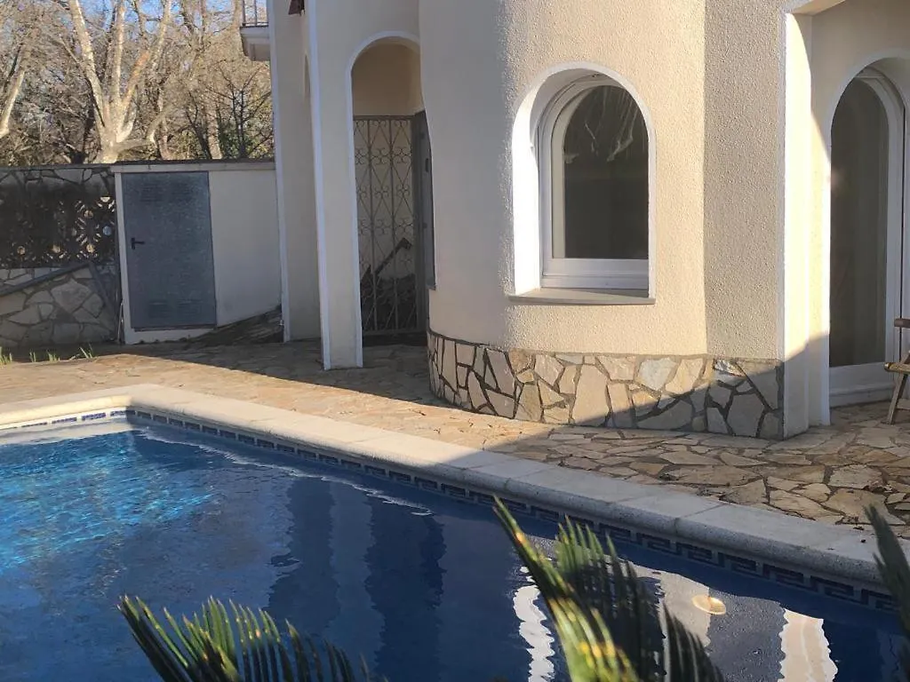 Villa 8 - 10 Personnes Avec Piscine Empuriabrava