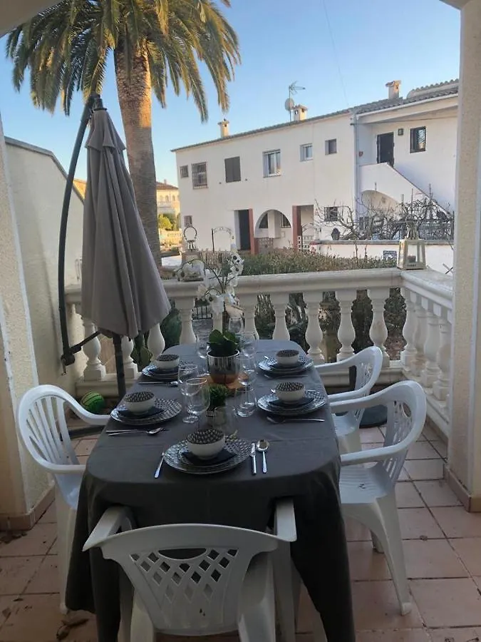 Villa 8 - 10 Personnes Avec Piscine Empuriabrava