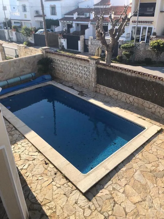 Villa 8 - 10 Personnes Avec Piscine Empuriabrava