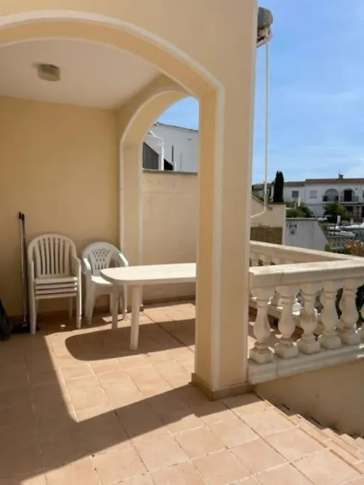 Villa 8 - 10 Personnes Avec Piscine Empuriabrava