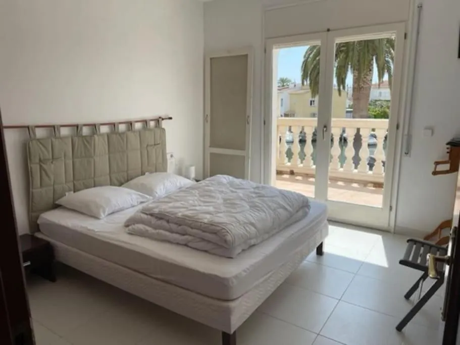 Villa 8 - 10 Personnes Avec Piscine Empuriabrava Spain