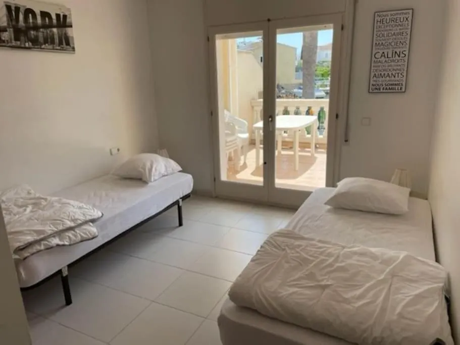 Villa 8 - 10 Personnes Avec Piscine Empuriabrava